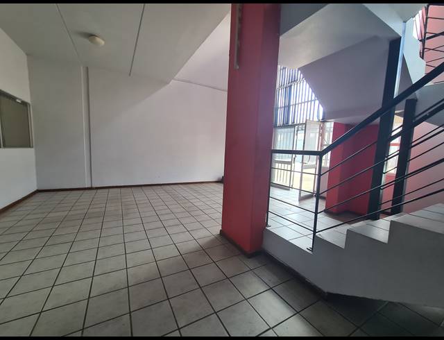 1,261M² OFFICE TO LET IN HALFWAY HOUSE
